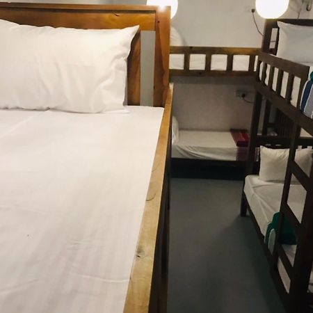Tharurashmi Sea Pond Villa & Surf Hostel - Hiriketiya Диквела Екстериор снимка
