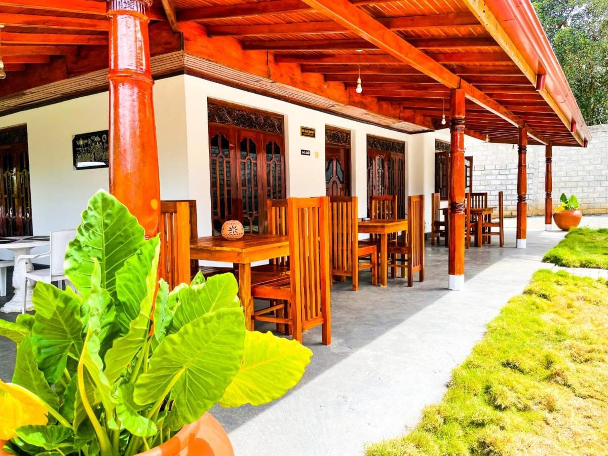 Tharurashmi Sea Pond Villa & Surf Hostel - Hiriketiya Диквела Екстериор снимка