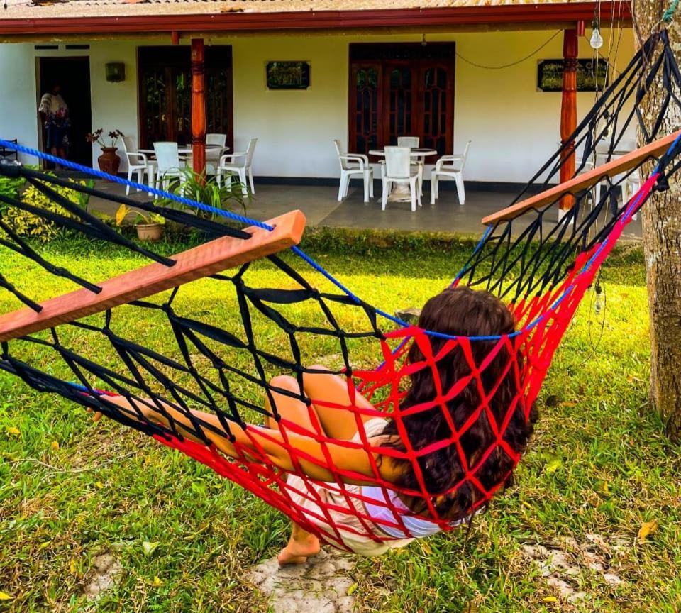 Tharurashmi Sea Pond Villa & Surf Hostel - Hiriketiya Диквела Екстериор снимка