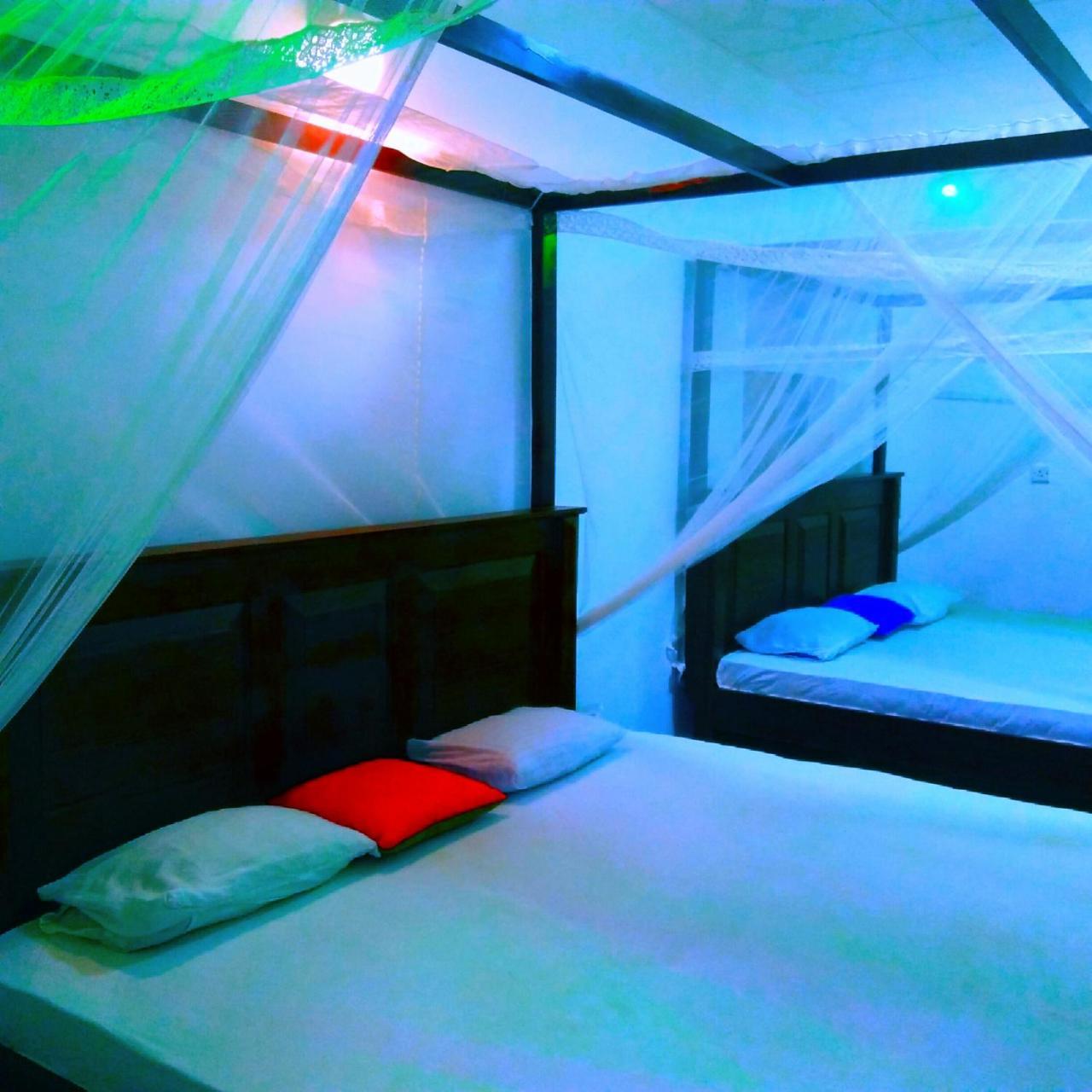 Tharurashmi Sea Pond Villa & Surf Hostel - Hiriketiya Диквела Екстериор снимка