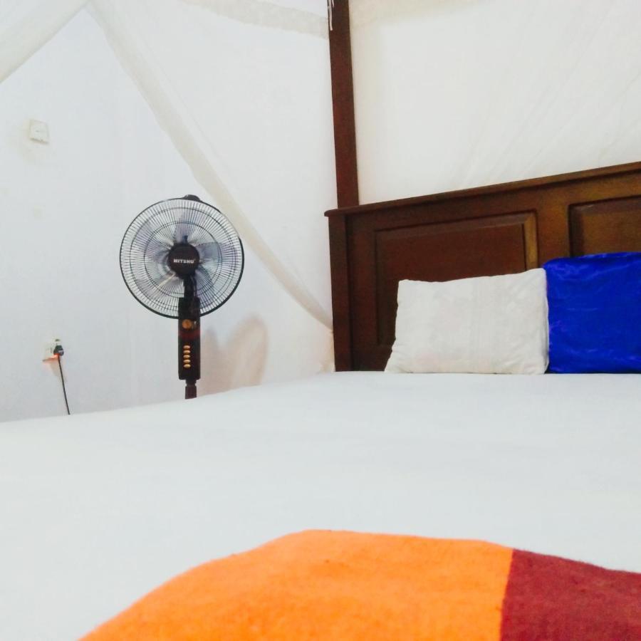 Tharurashmi Sea Pond Villa & Surf Hostel - Hiriketiya Диквела Екстериор снимка
